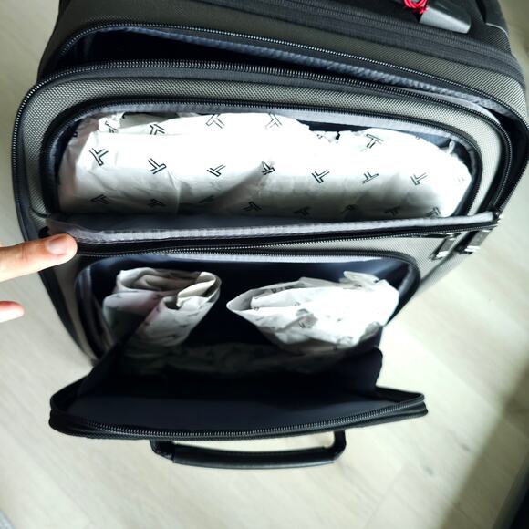 Tumi Merge International Front Lid 4 Wheeled Carry-On New with tags ALLOY - Picture 10 of 14